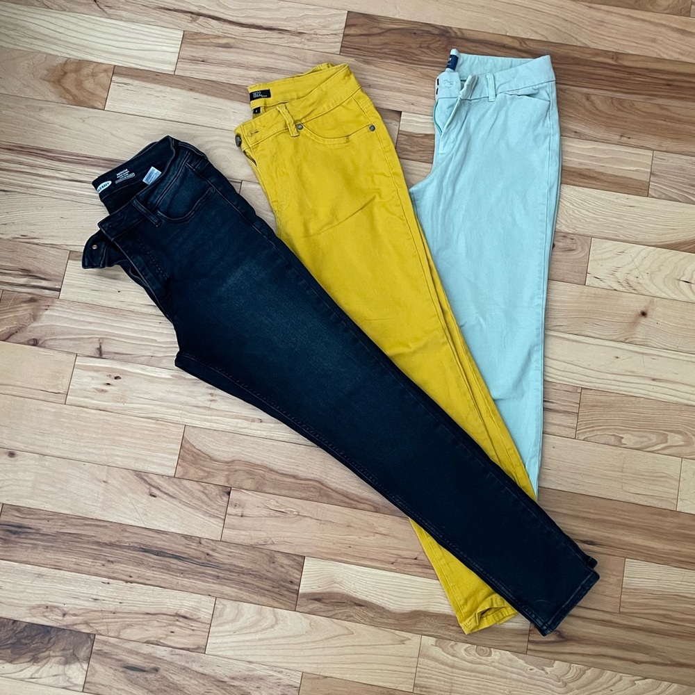 Lot of 3 Jeans/Pants size 8. Old navy. Like new. See photos for details